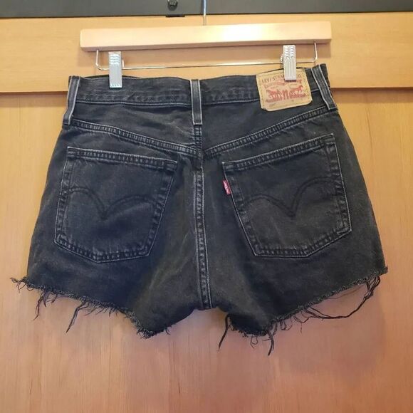 Levi’s 501 Original Cutoff Denim Short - Picture 2 of 7